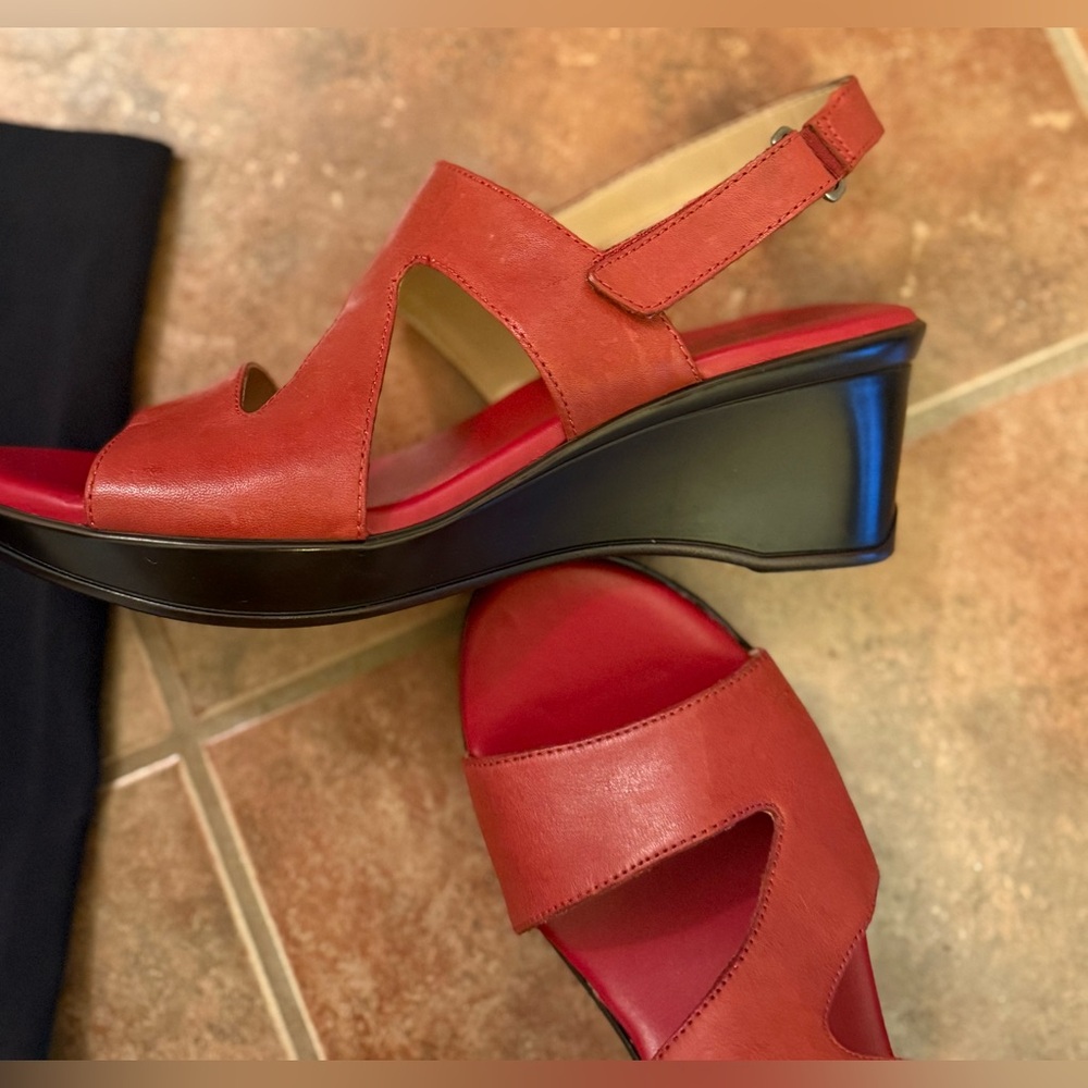 Naturalizer Bold Red Women's Sandals - Picture 2 of 9
